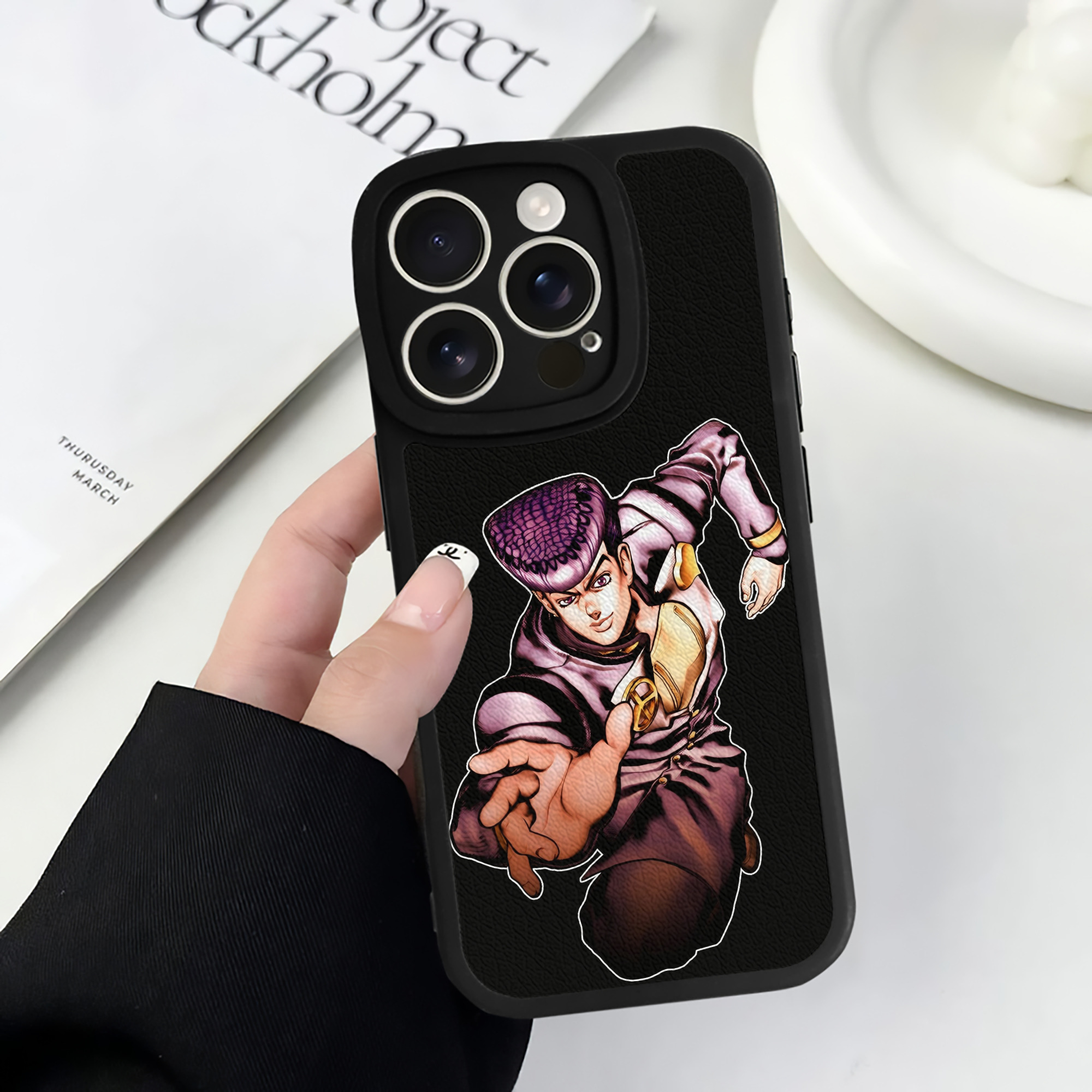 （画像用） ジョジョの奇妙な冒険 ひがしかた じょうすけ JoJo's Bizarre Adventure Higashikata Josuke 【iPhone 16シリーズ対応】シリコンスマホケース（レザー調） 材質：シリコン